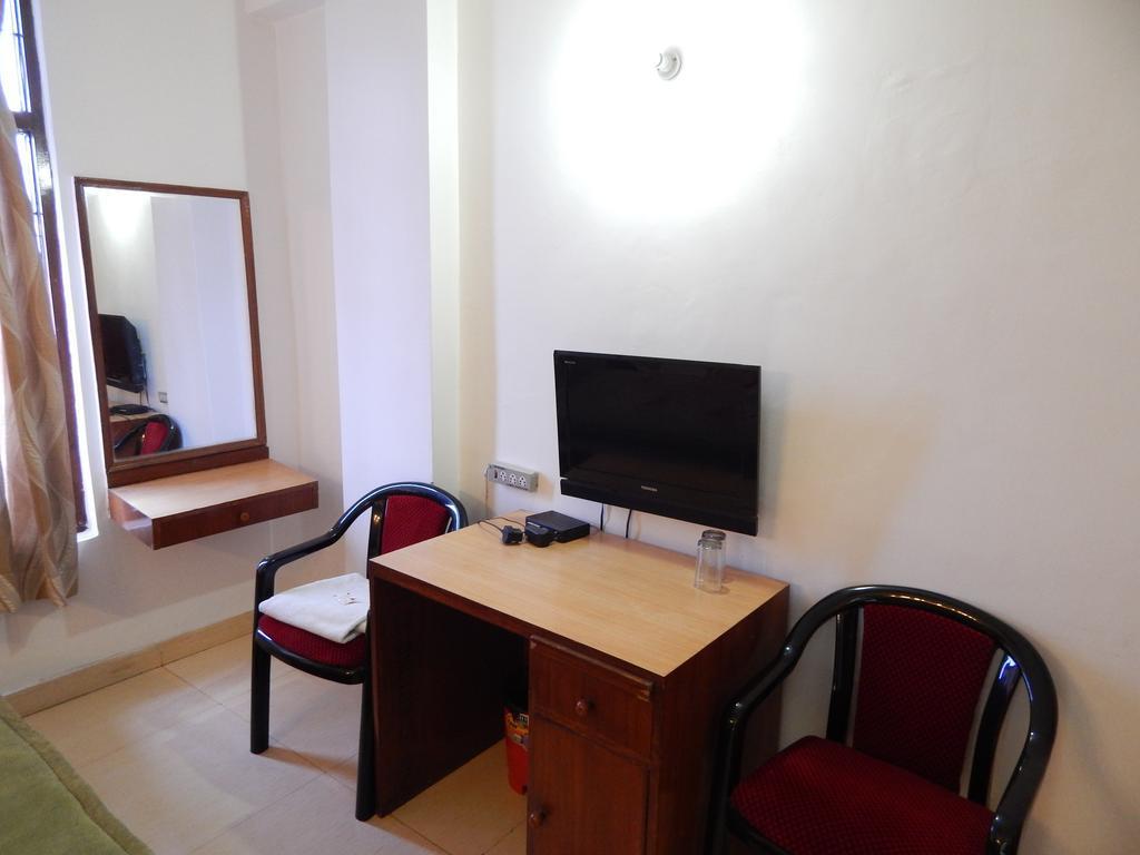 Airport Hotel Paradise International New Delhi Rom bilde